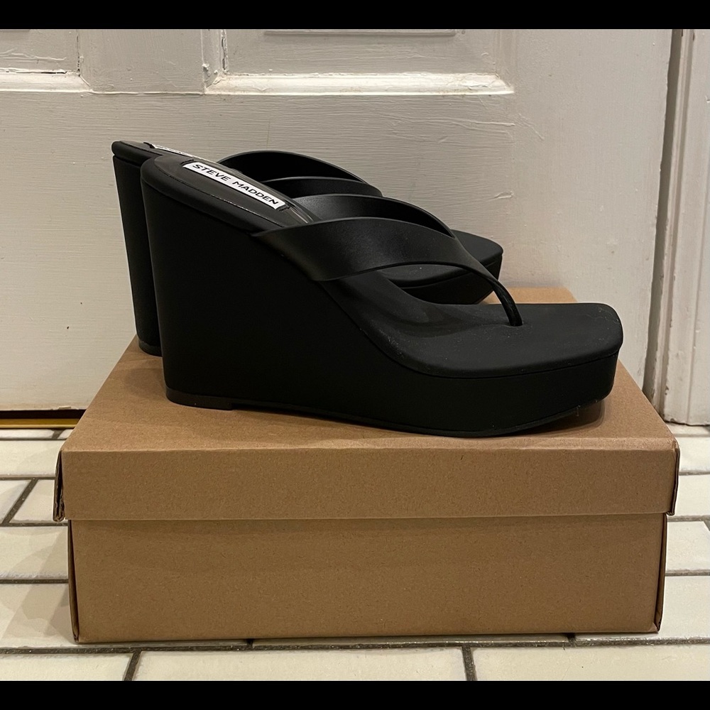 Steve Madden Refined Platform Wedge